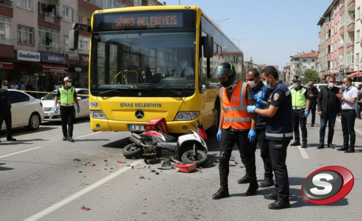 Sivas’ta Korkutan Kaza: Moto Kurye Otobüsün Altında Kaldı