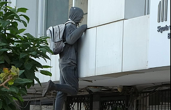 Mersin’de İlginç Sigorta Kampanyası: Penceredeki Manken Hırsız Ortalığı Karıştırdı!