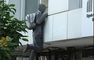 Mersin’de İlginç Sigorta Kampanyası: Penceredeki...