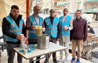 Silifke Cuma Pazarı'nda Sıcak İkram: Diyanet...
