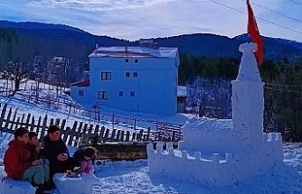 Sivas Koyulhisar’da Kardan Sanat: Kızılelma Köyü’nde Çocukların ‘Kız Kulesi’ Hayali Gerçek Oldu