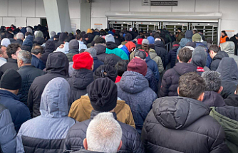 Sivasspor Maçında Stadyum Çilesi: Taraftarlar Kapı Önünde İsyan Etti!