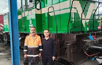 Öğretmeni Gururlandıran Karşılaşma: Sivas Loko Bakım Atölyesinde Yıllar Sonra Buluştular