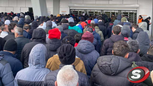 Sivasspor Maçında Stadyum Çilesi: Taraftarlar Kapı Önünde İsyan Etti!